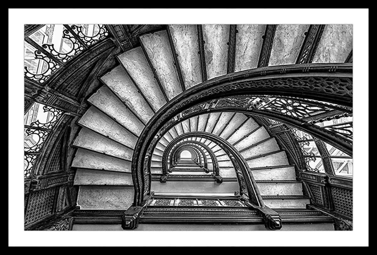 - Affiche circular staircase avec cadre noir 45x30cm