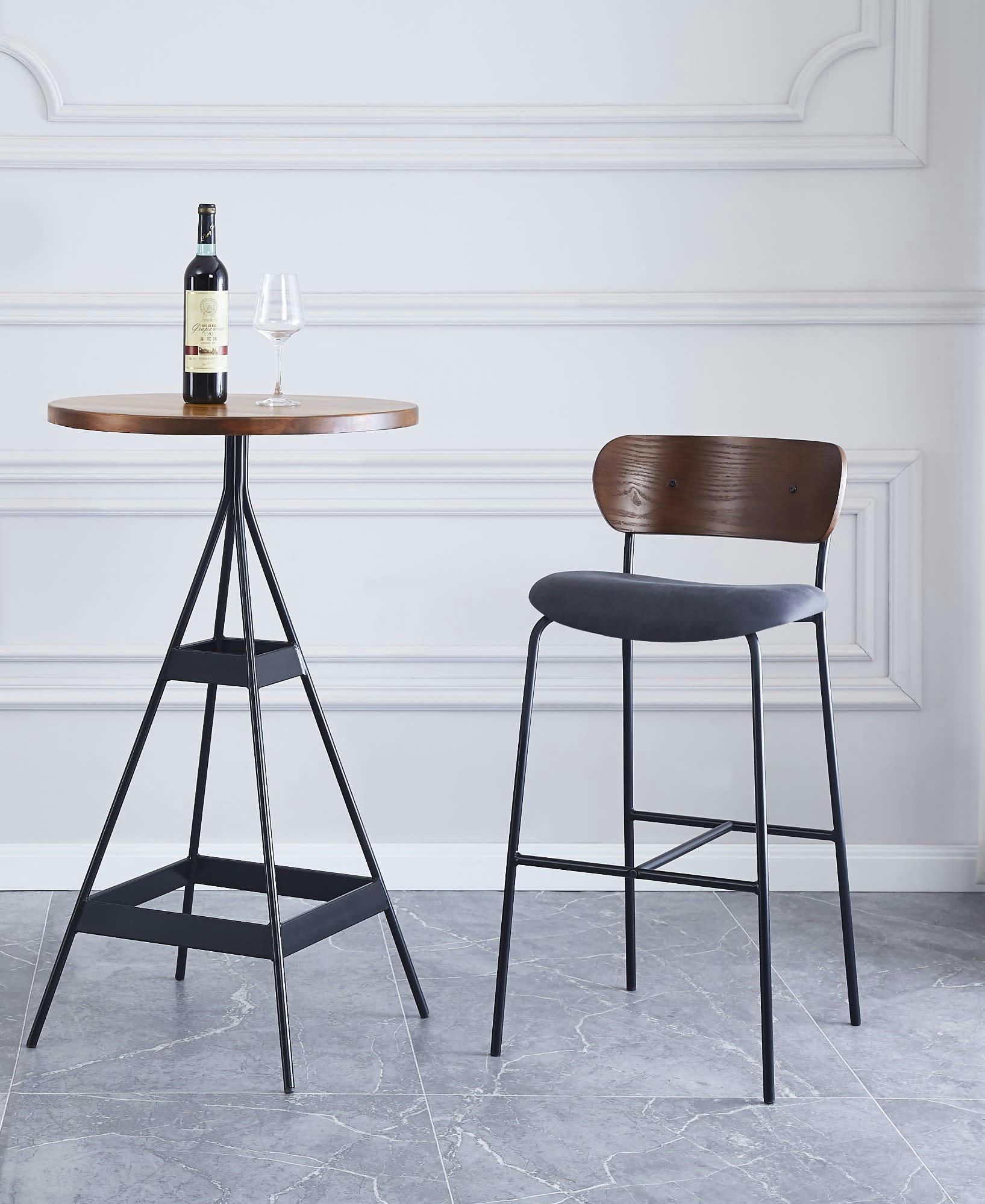 - Lot de 2 tabourets de bar en métal et frêne simili cuir