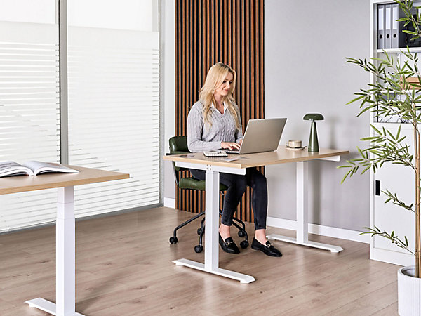 Bureau réglable en hauteur électriquement DESTINES Marron clair/blanc 120 cm 72 cm