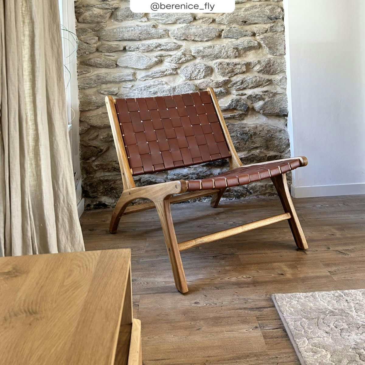 KUNA - Fauteuil en teck et cuir tressé marron