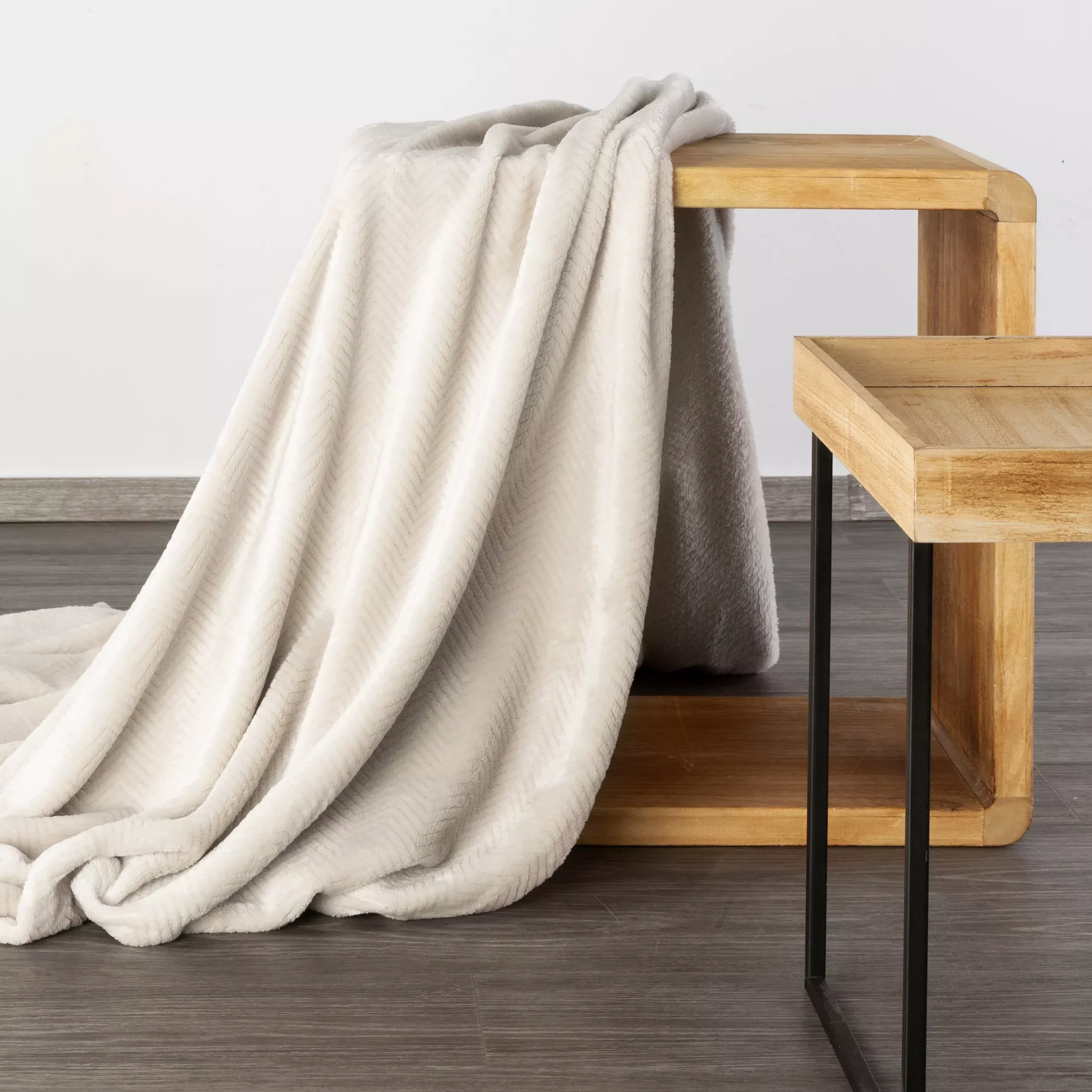 Koc 170x210 cm kremowy miękki w dotyku z wytłaczanym wzorem jodełki CINDY 5 Design 91