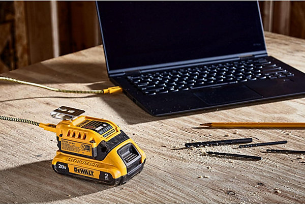 DEWALT DCB094K-QW - Chargeur portable XR 5A 18V / 54V avec fonction Power Bank USB-C PD 100 W