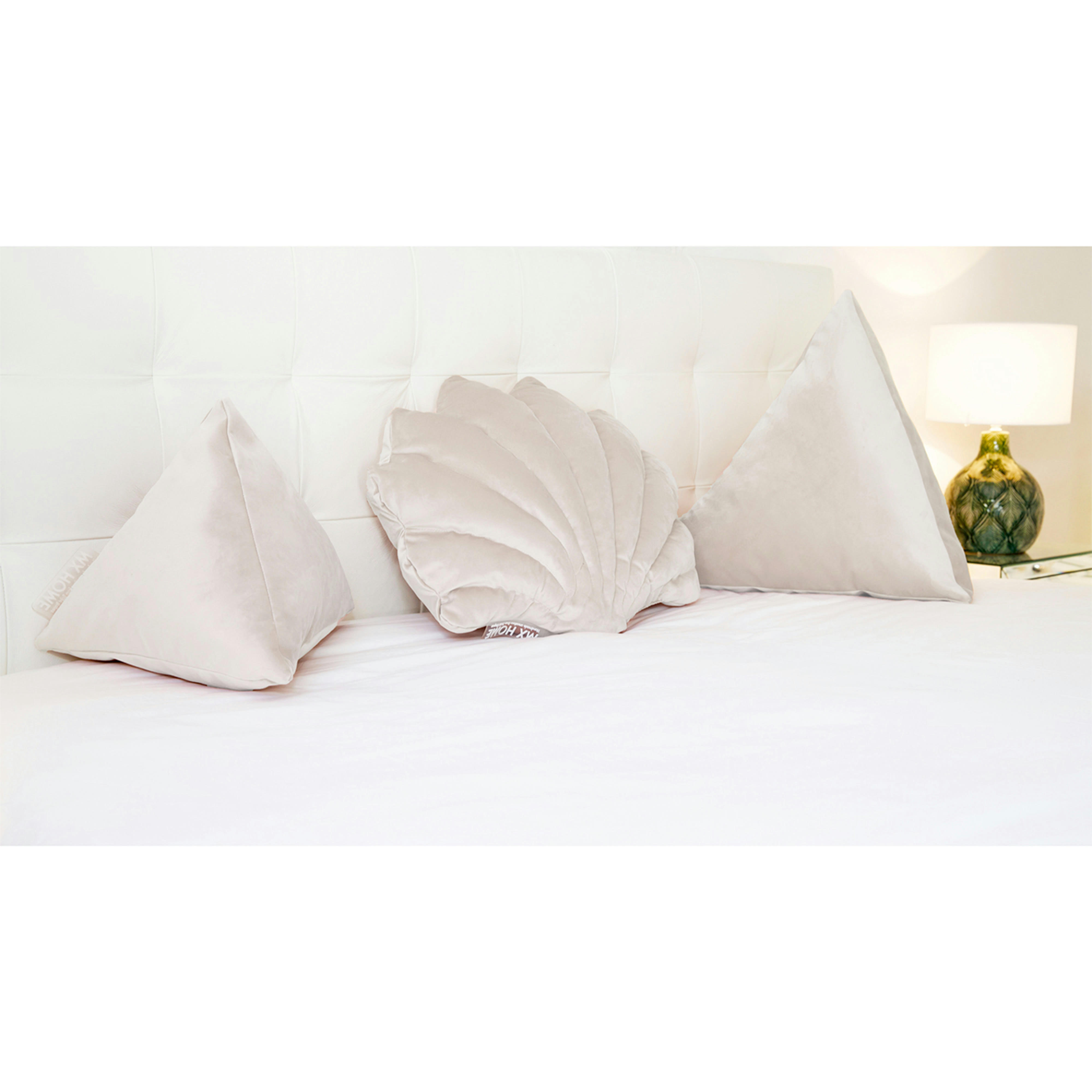 - Lot de 2 coussins pyramide en velours blanc crème