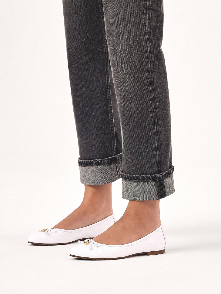 White ballerinas with a bow on the nose