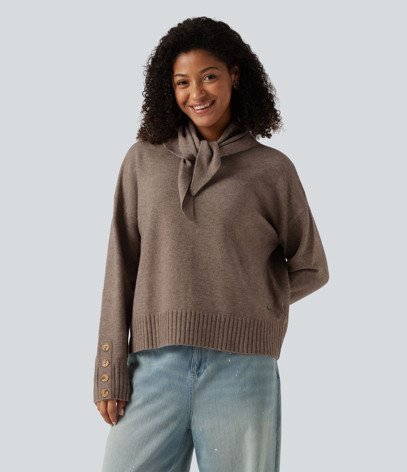 Pull à encolure arrondie et manches longues avec capuche-écharpe amovible
