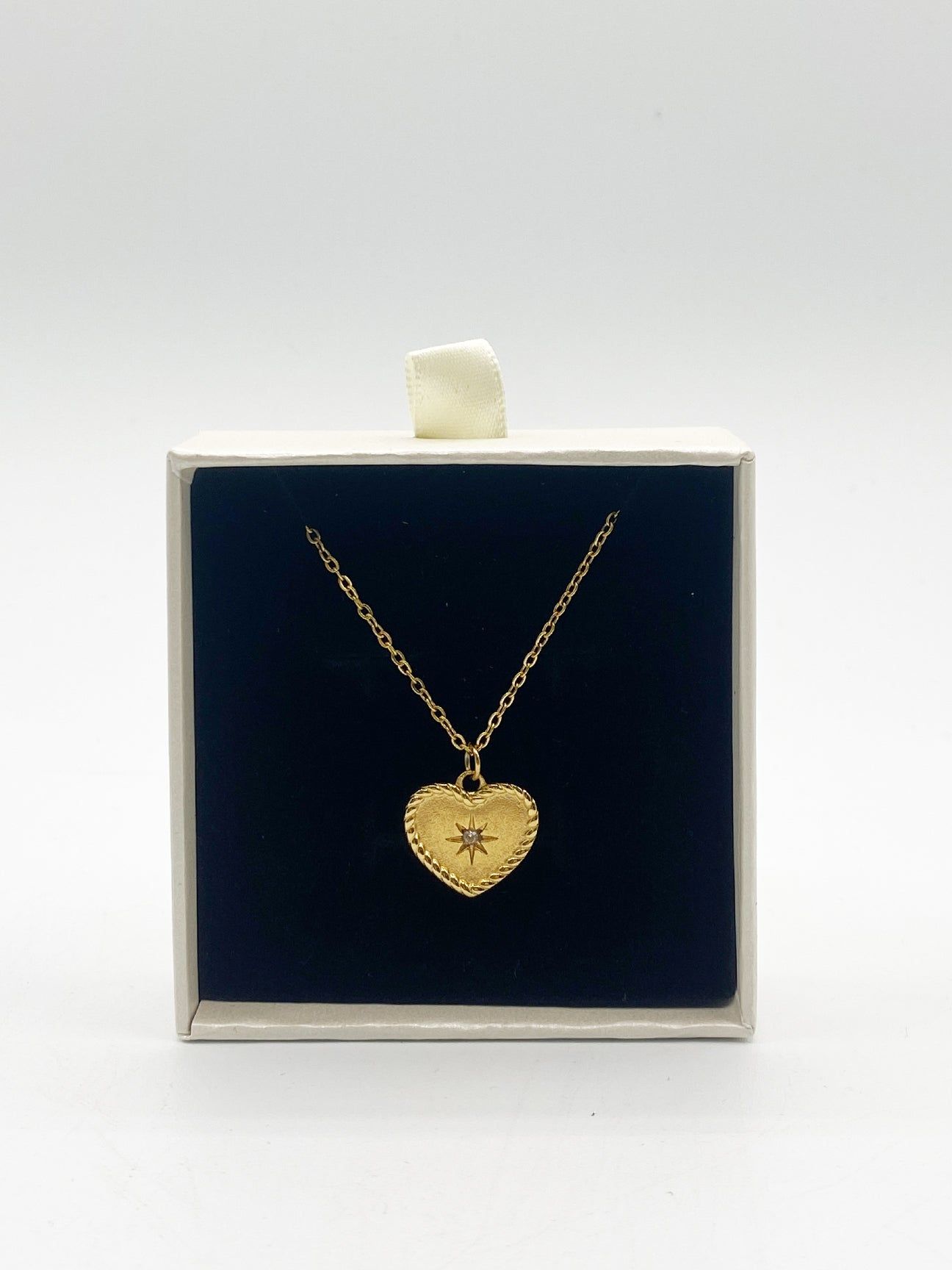 SVNX Starry Heart Necklace in Gold - Gift Boxed