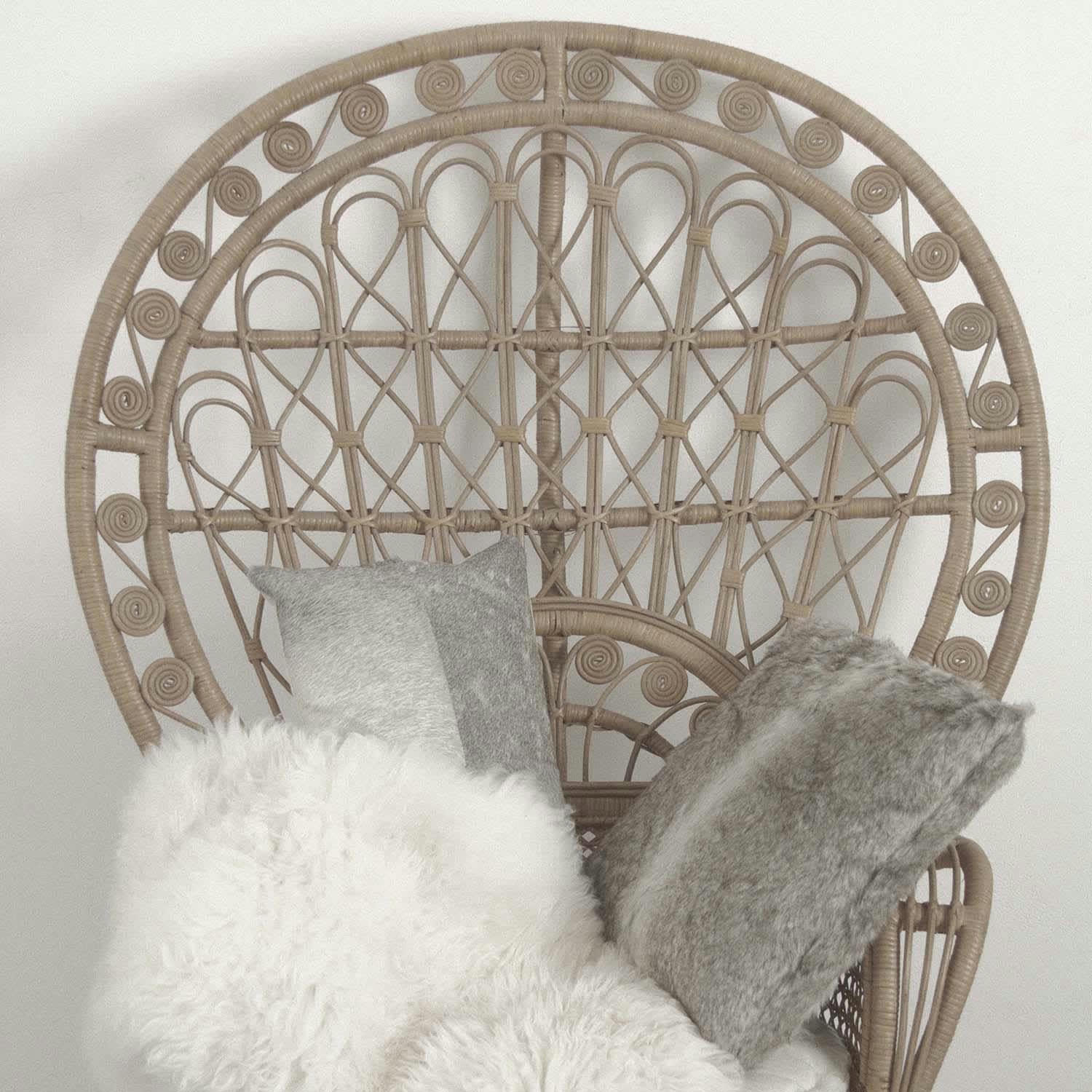 - Coussin imitation fourrure 45 cm gris