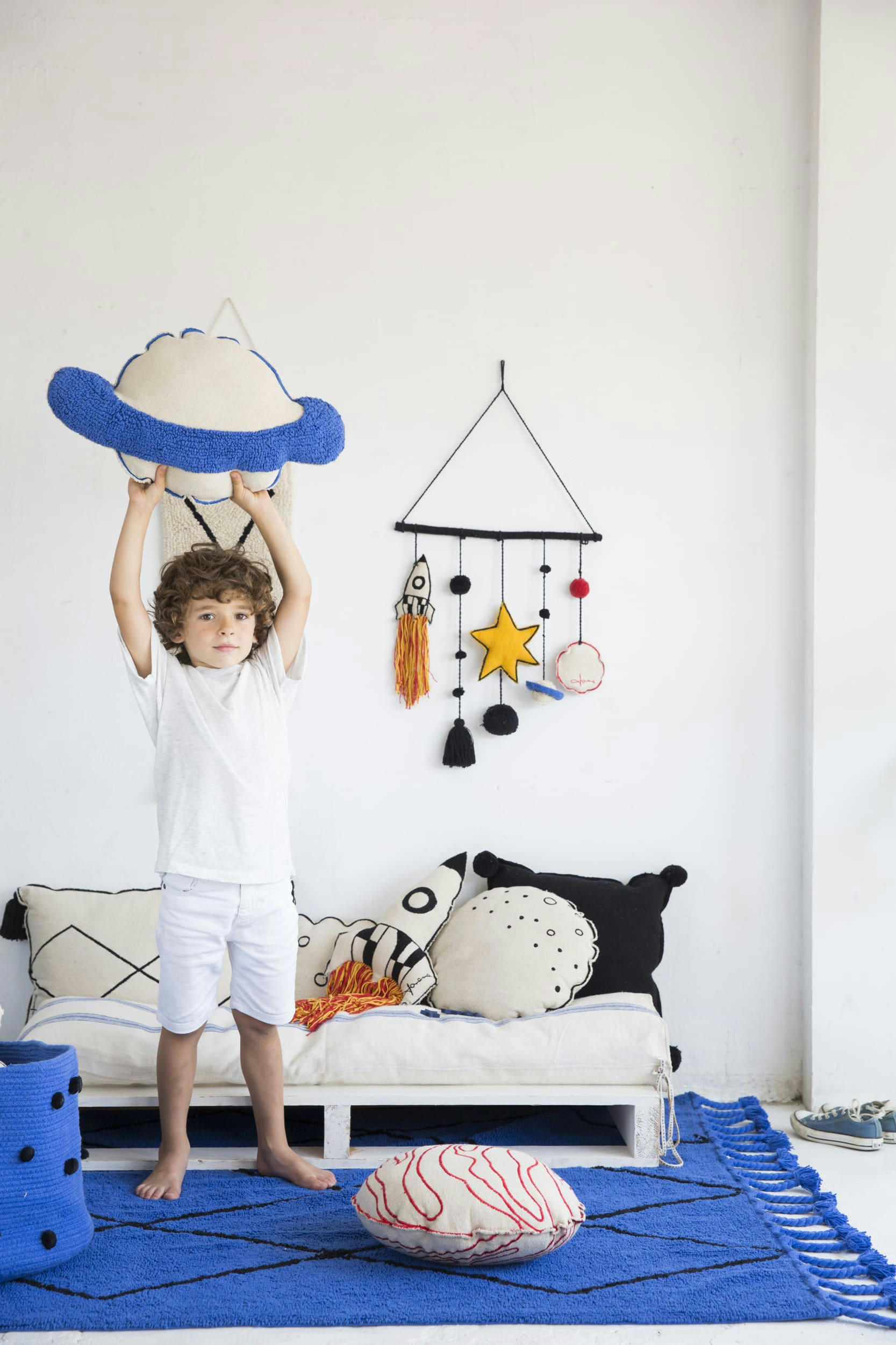 GALAXY - Coussin Saturne en coton blanc et bleu 40x60