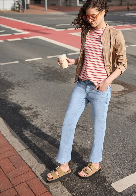 Mid Waist Kick Flare Jeans im Skinny Fit