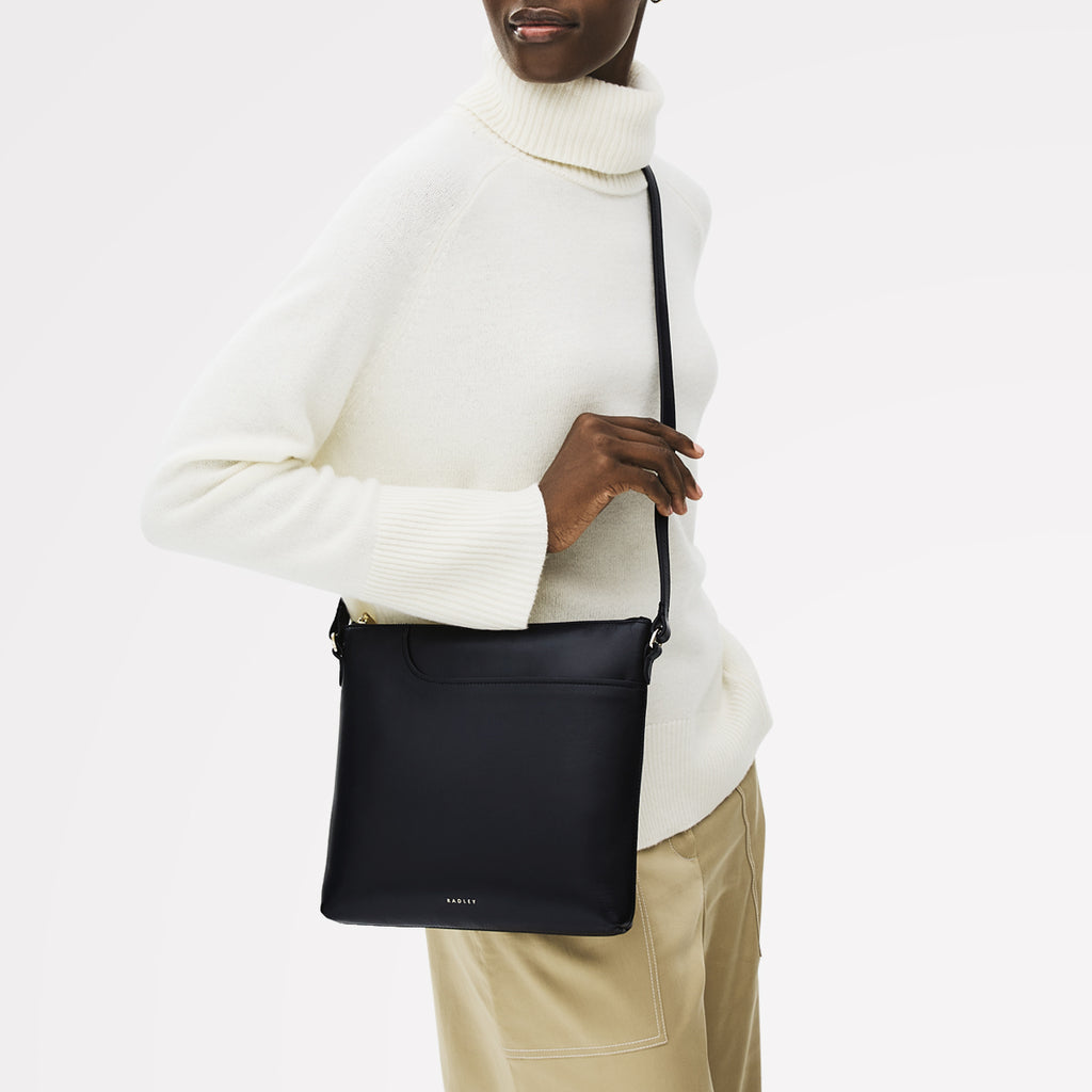 Pockets - Large Ziptop North-South Cross Body Bag