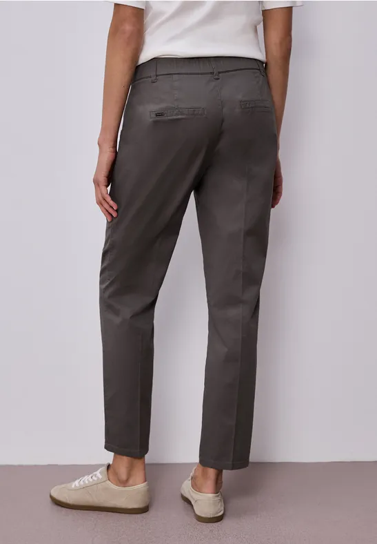 Chino im Casual Fit in softer Qualität