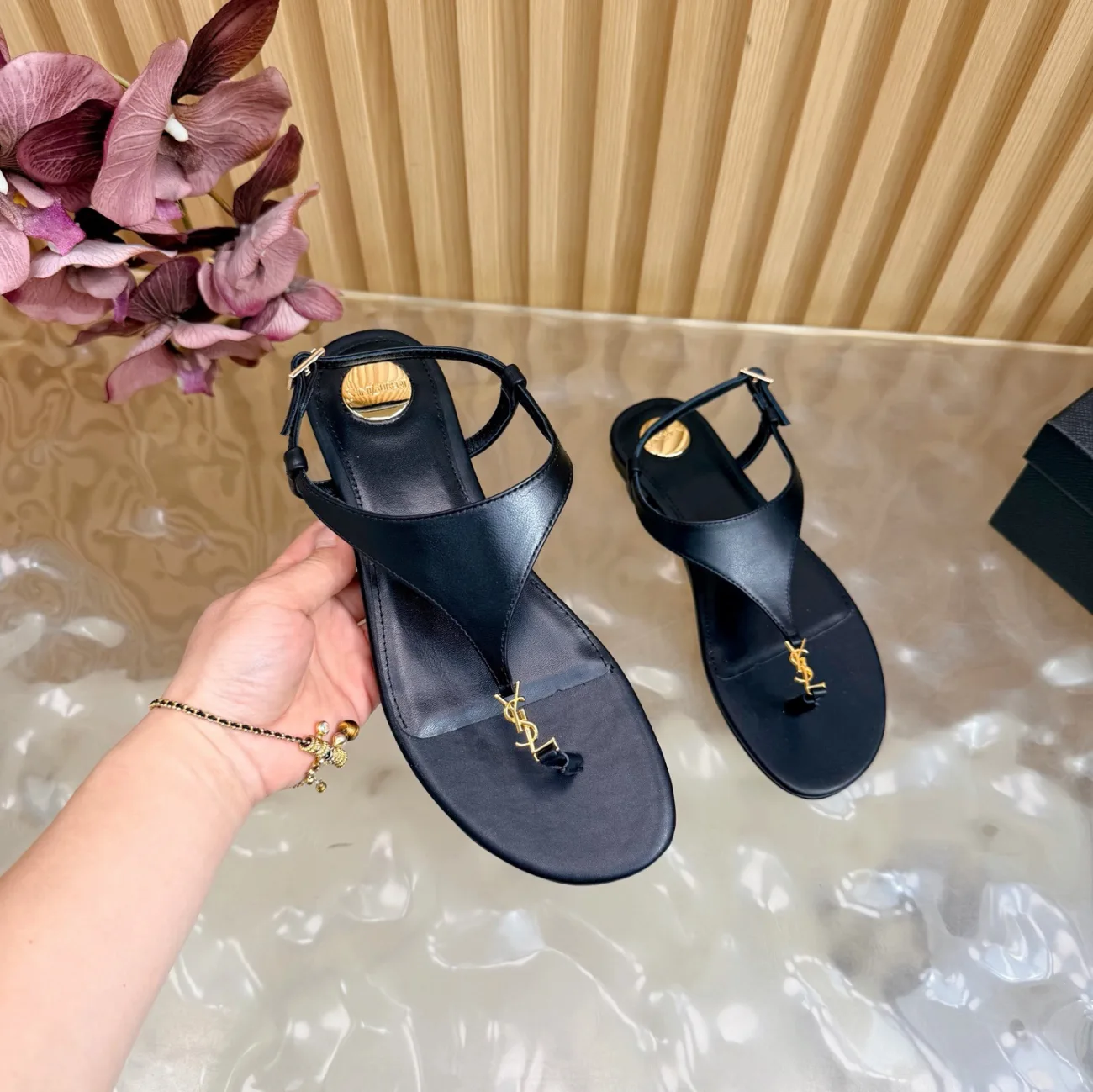 Saint Laurent CASSANDRA sandals in smooth leather (Replica)