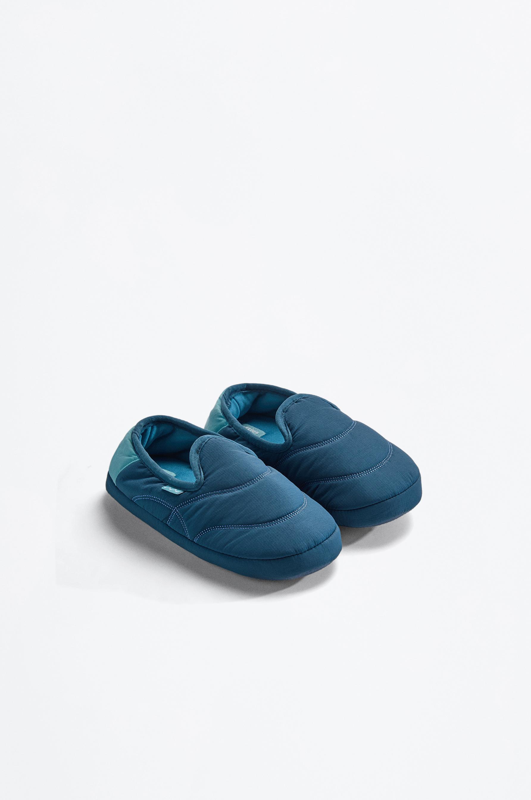 Zapatillas de casa cerrada