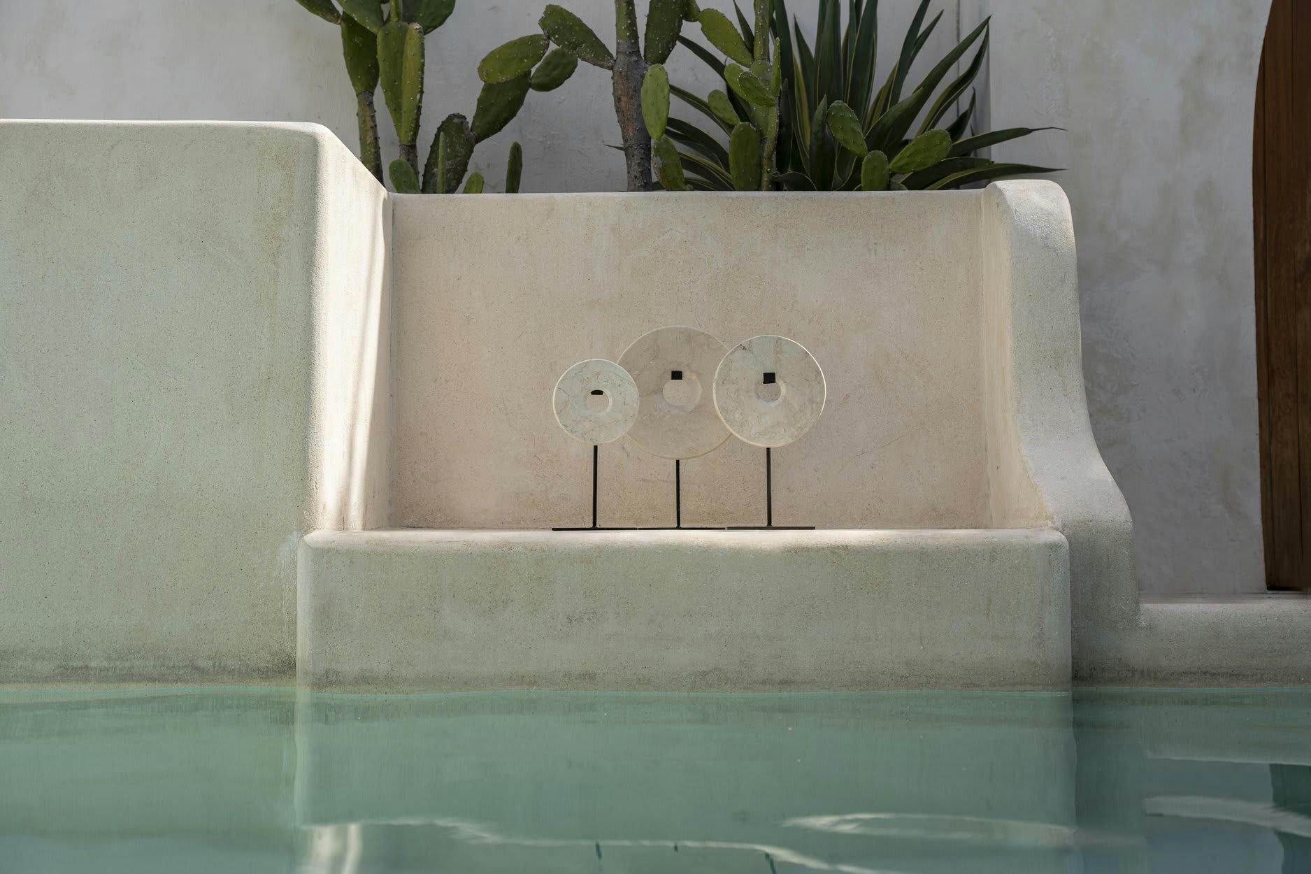 MARBLE - Statue en marbre blanc sur une base en métal grande