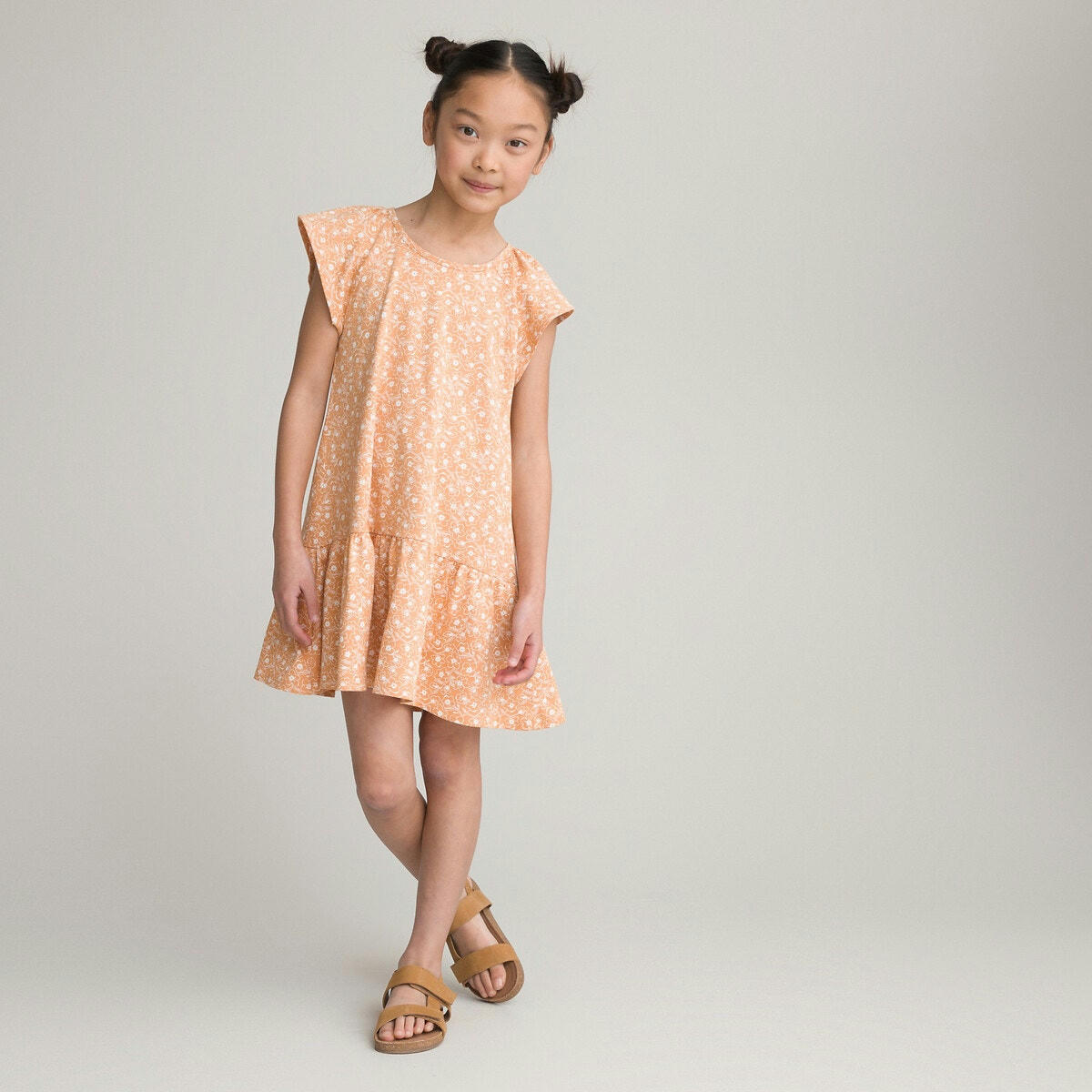 Robe volantée, motif floral
