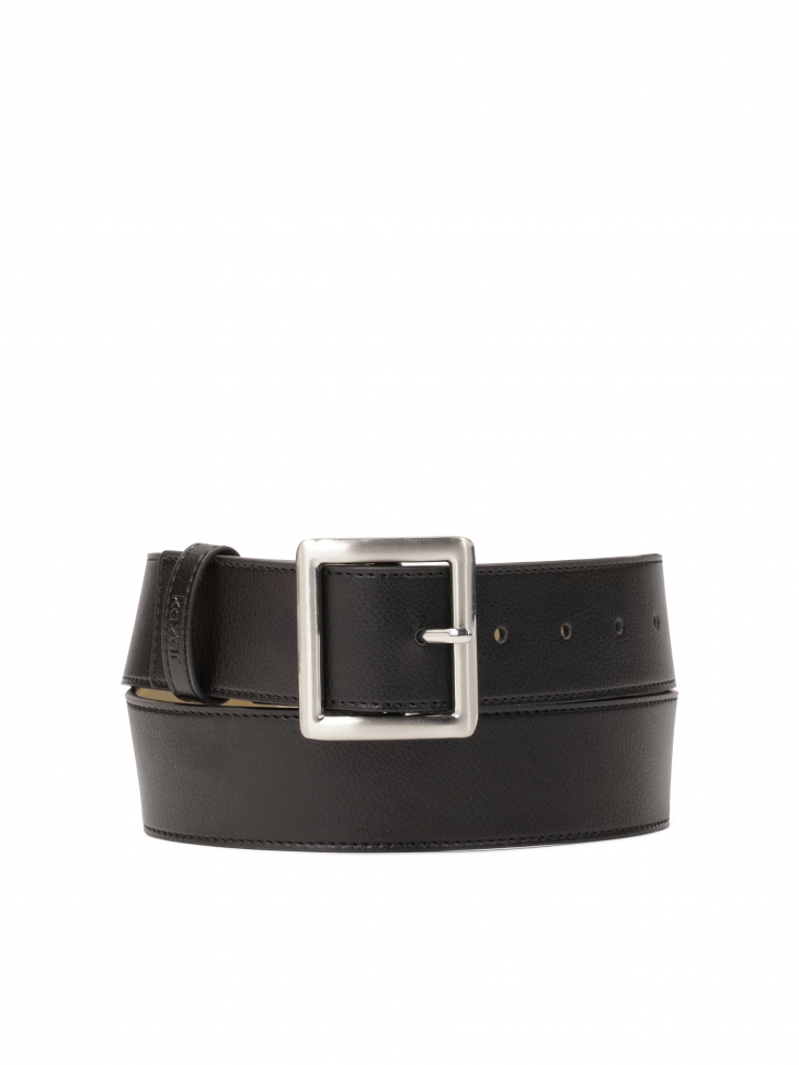 Minimalist black belt with square buckle