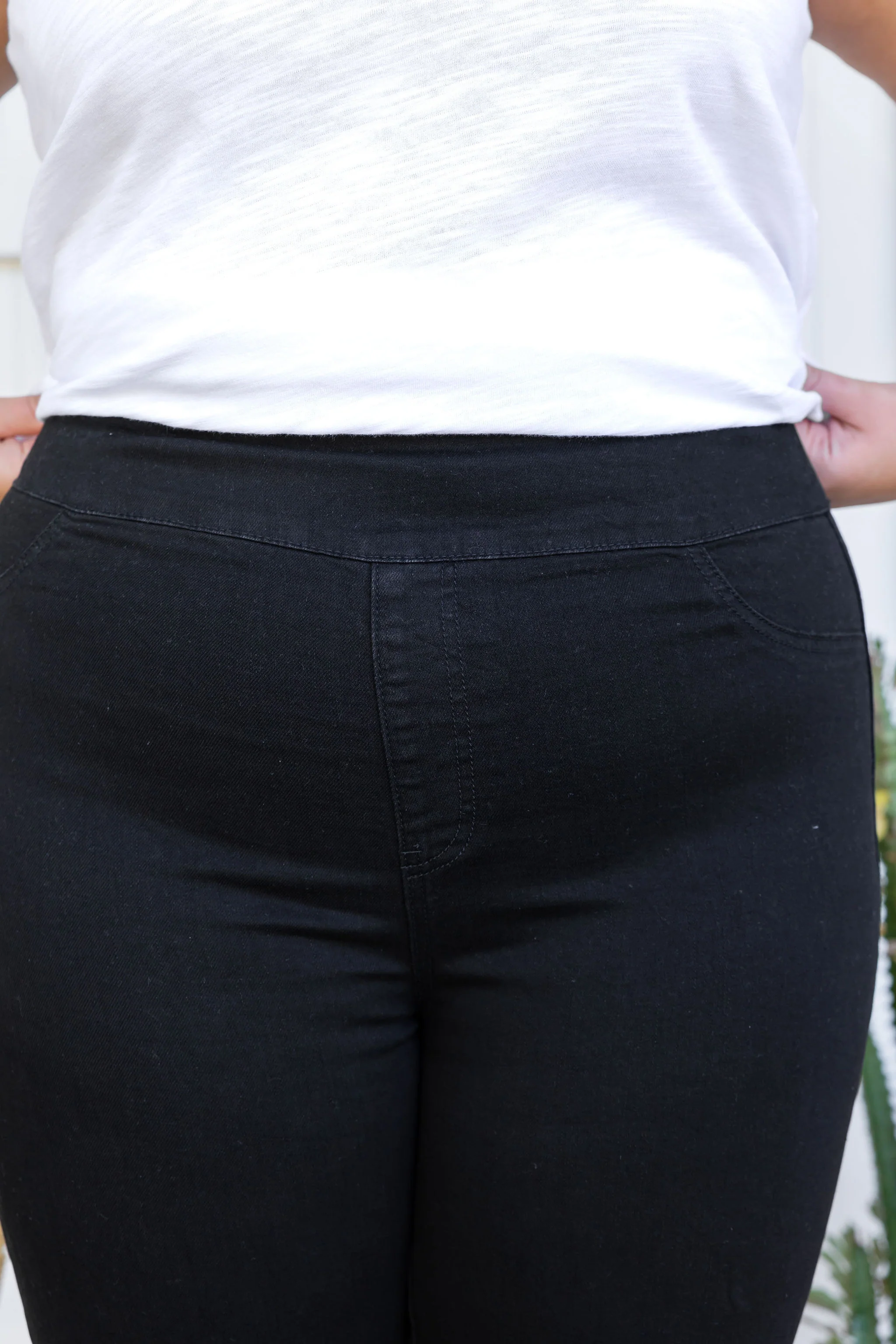 Lara Pull on Jeans in Black