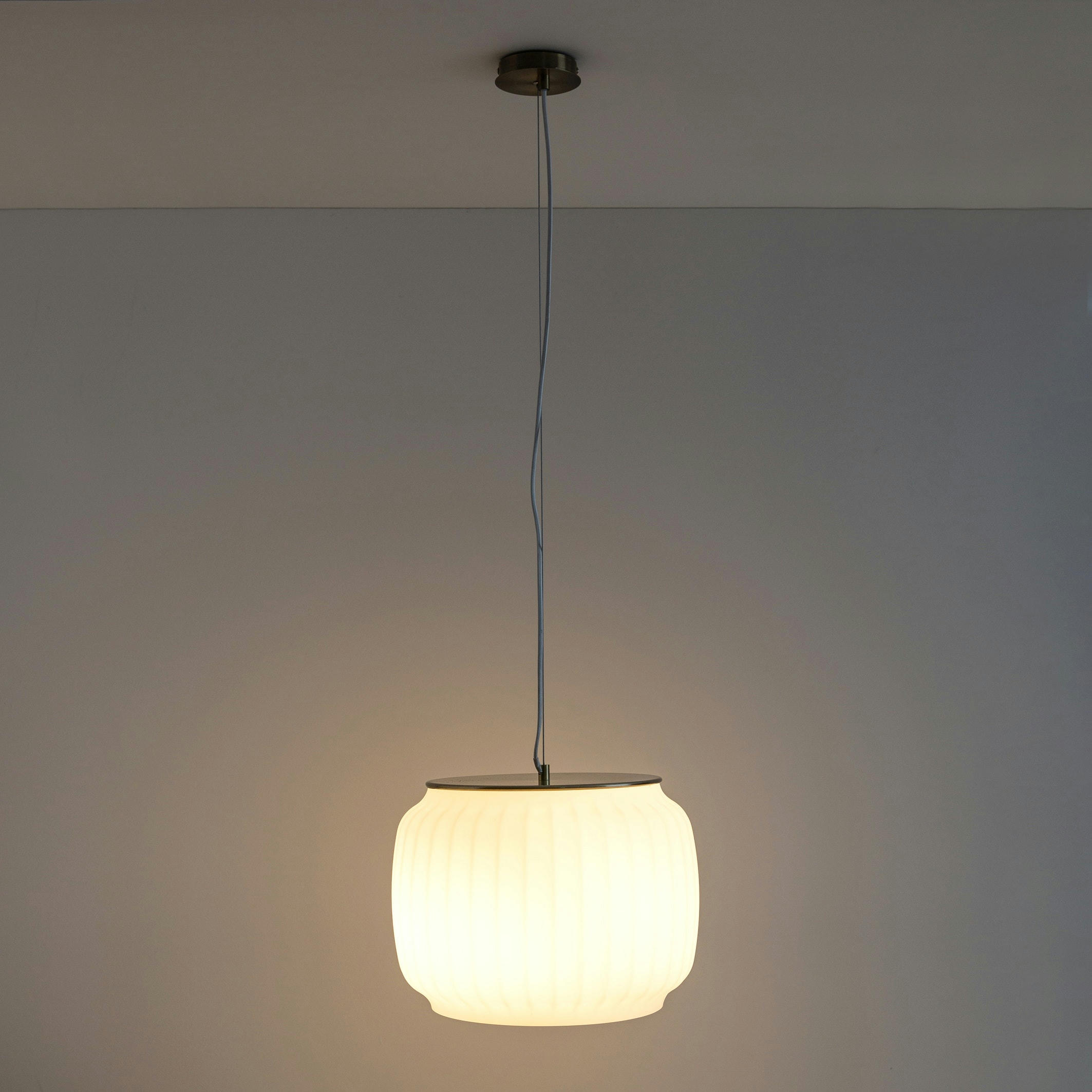 Suspension large opaline, Canelé