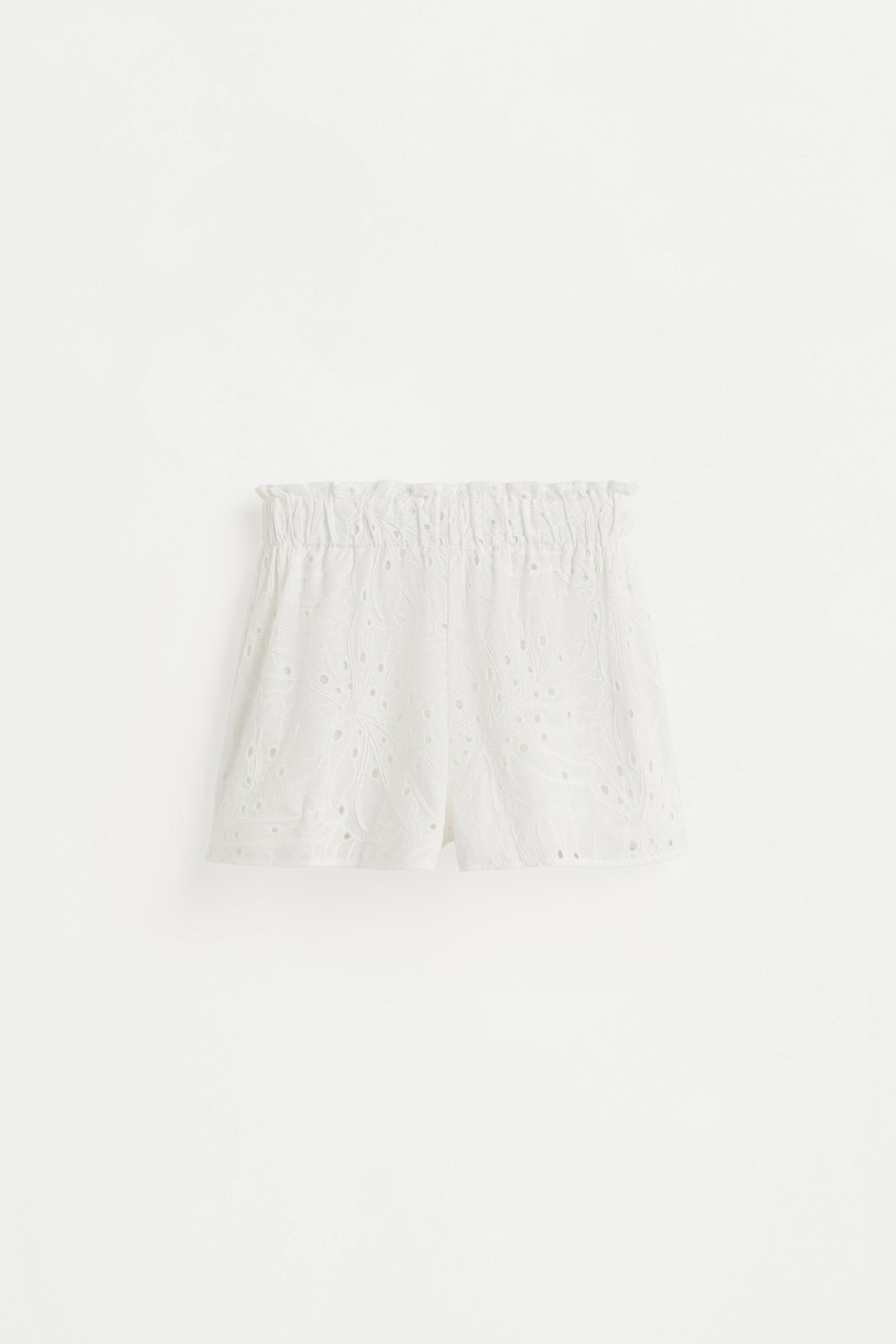 Short bordado suizo