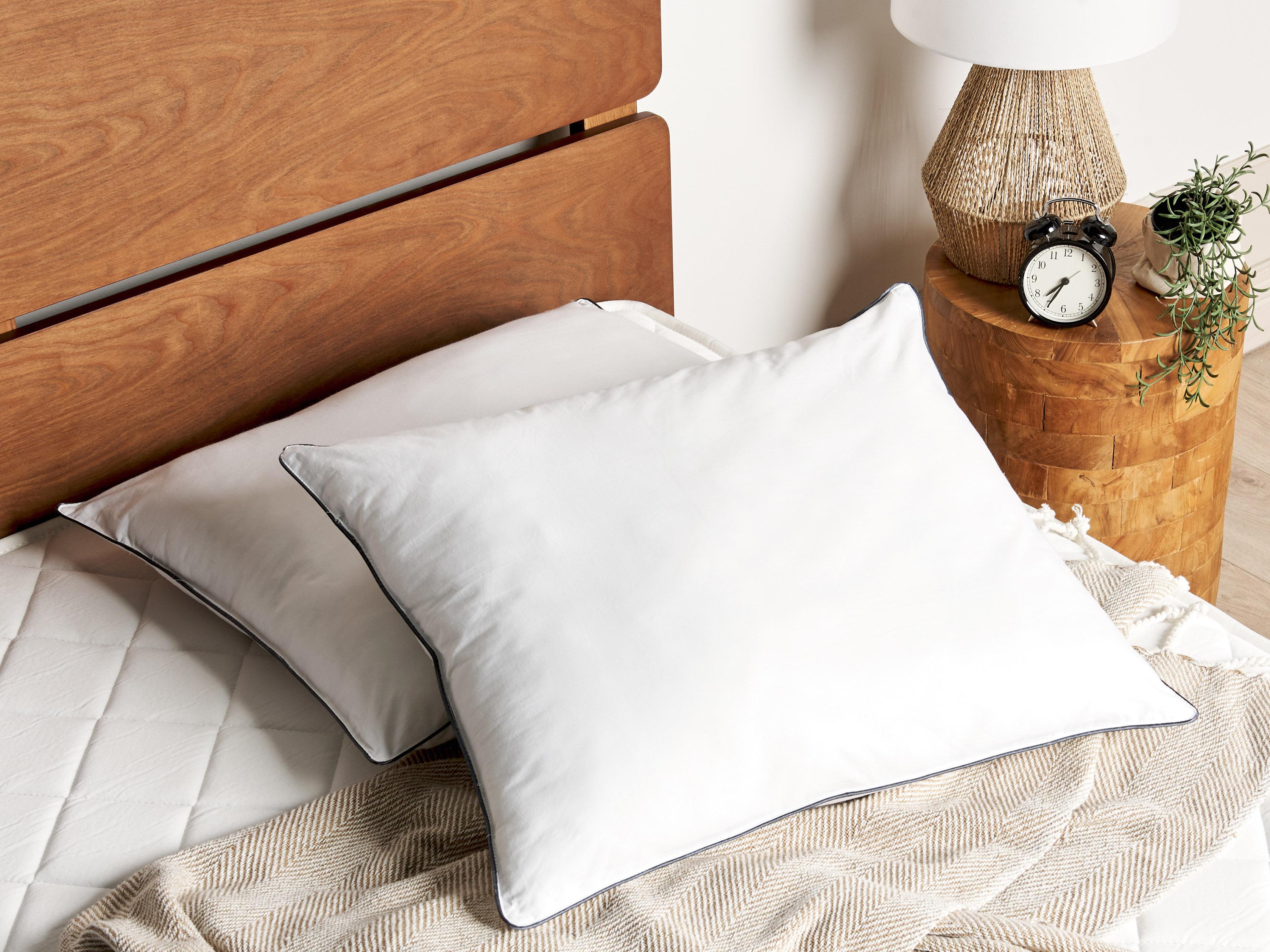 Set of 2 Bed Pillows PELISTER High Microfibre 50 x 60 cm White