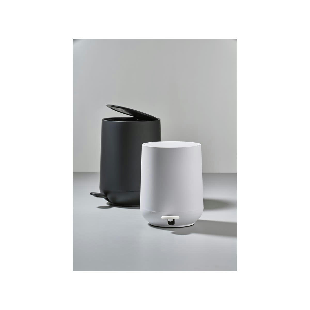 NOVA - Poubelle à pédale en plastique gris clair 3L