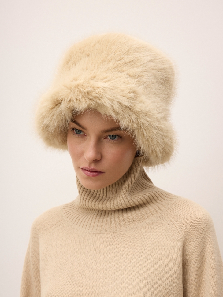 Soft beige bucket hat