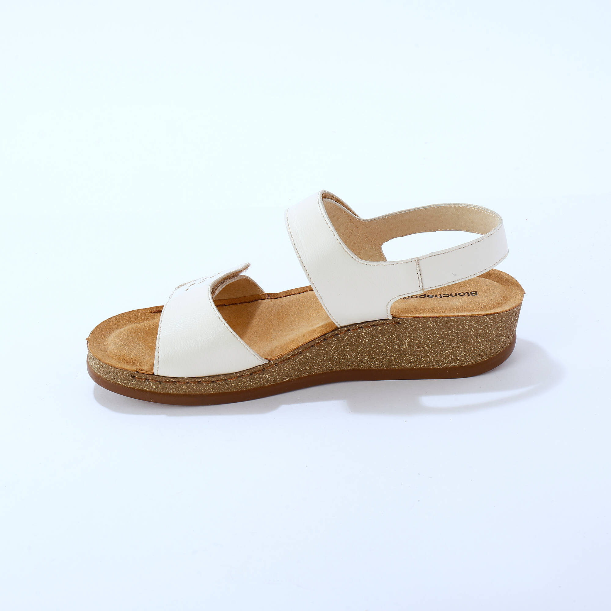 Sandales scratchées largeur confort en cuir