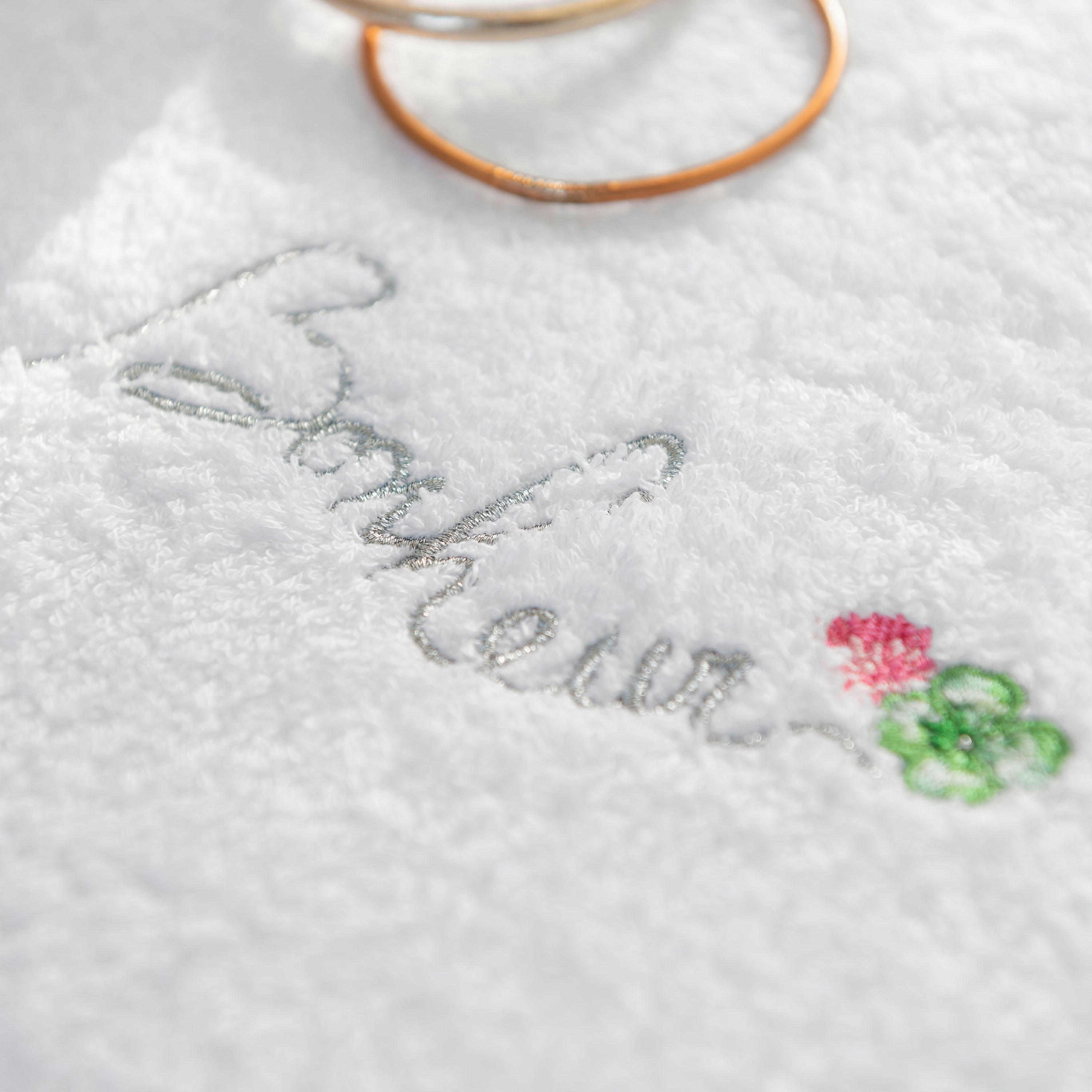 ELOGES - Serviette invité coton bouclette brodé blanc 30x50