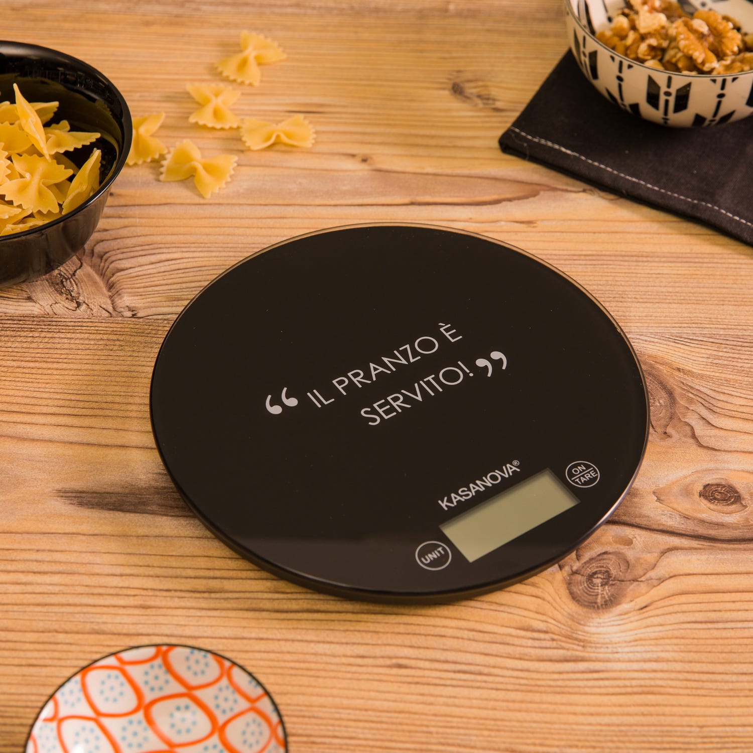 Bilancia da cucina digitale nera tonda con scritta