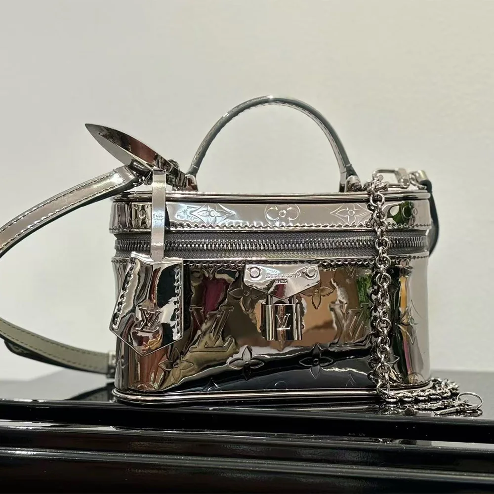 Louis Vuitton Vanity Chain Pouch (7A regular version)