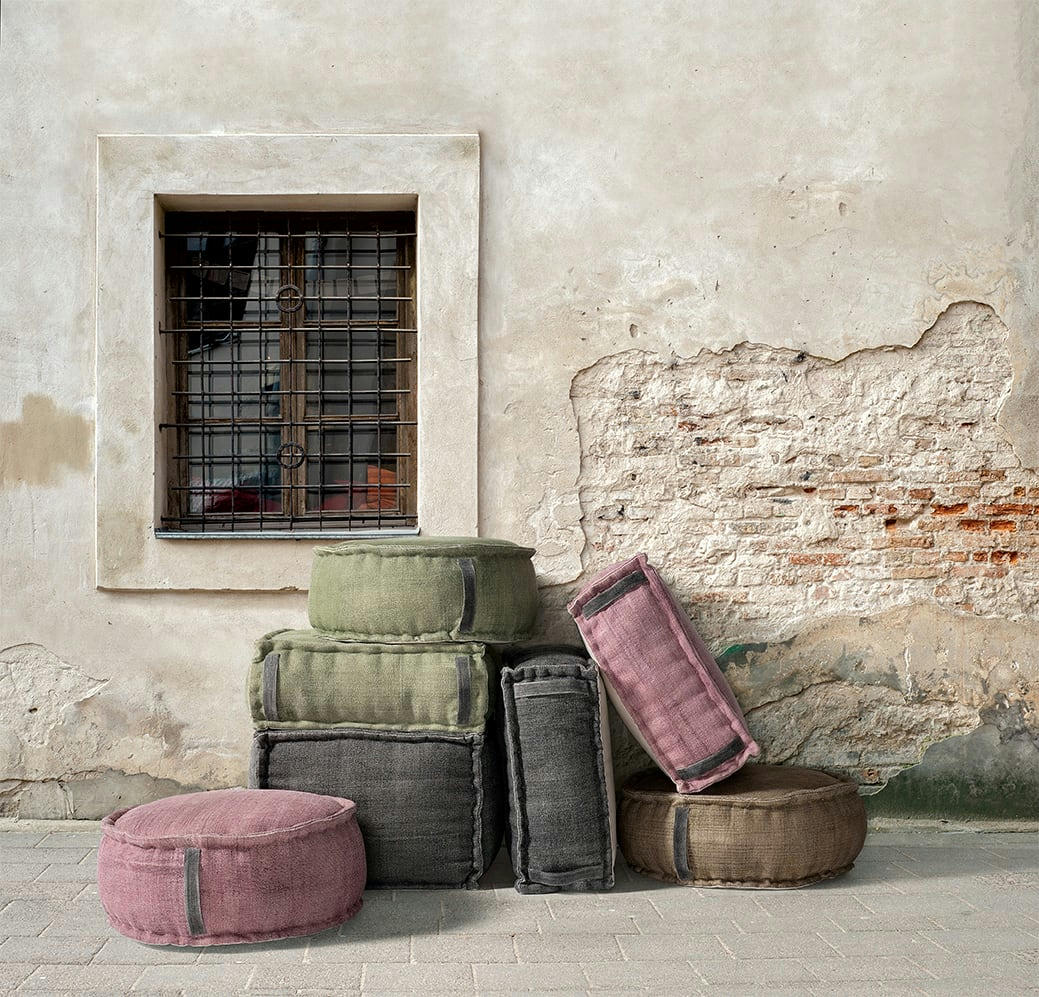 STONE WASHED - Pouf carré en coton revêtu effet lavé vert.