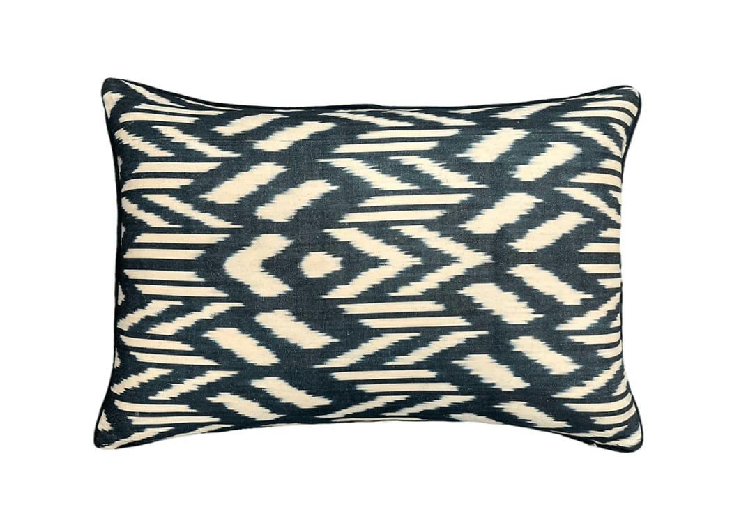 - Housse de coussin velours et soie ikat  40x60 noir
