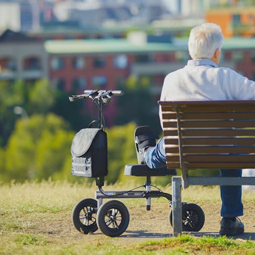 NNEMB Knee Scooter Walker-10 Tyres-Dual Brakes-Bag-Broken Leg Ankle Foot Mobility-Crutches Alternative-Titanium colour