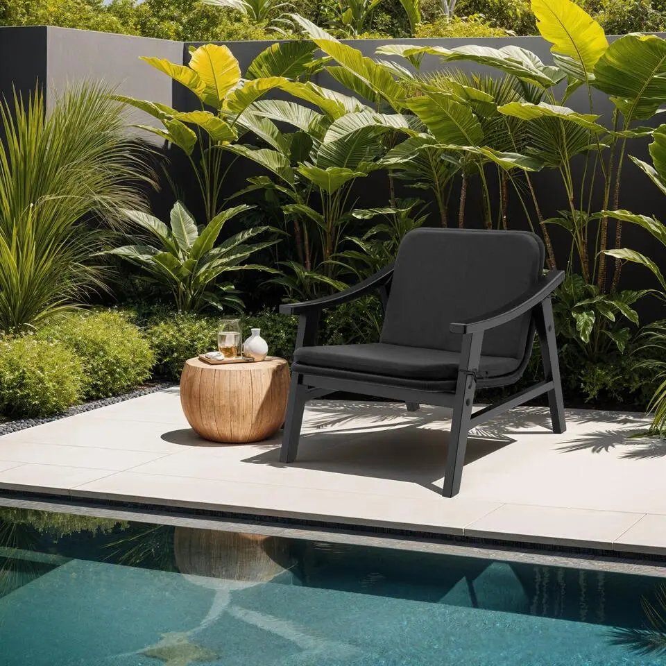 tectake - Wicker fauteuil Treviso, houten frame en kussen, Zwart