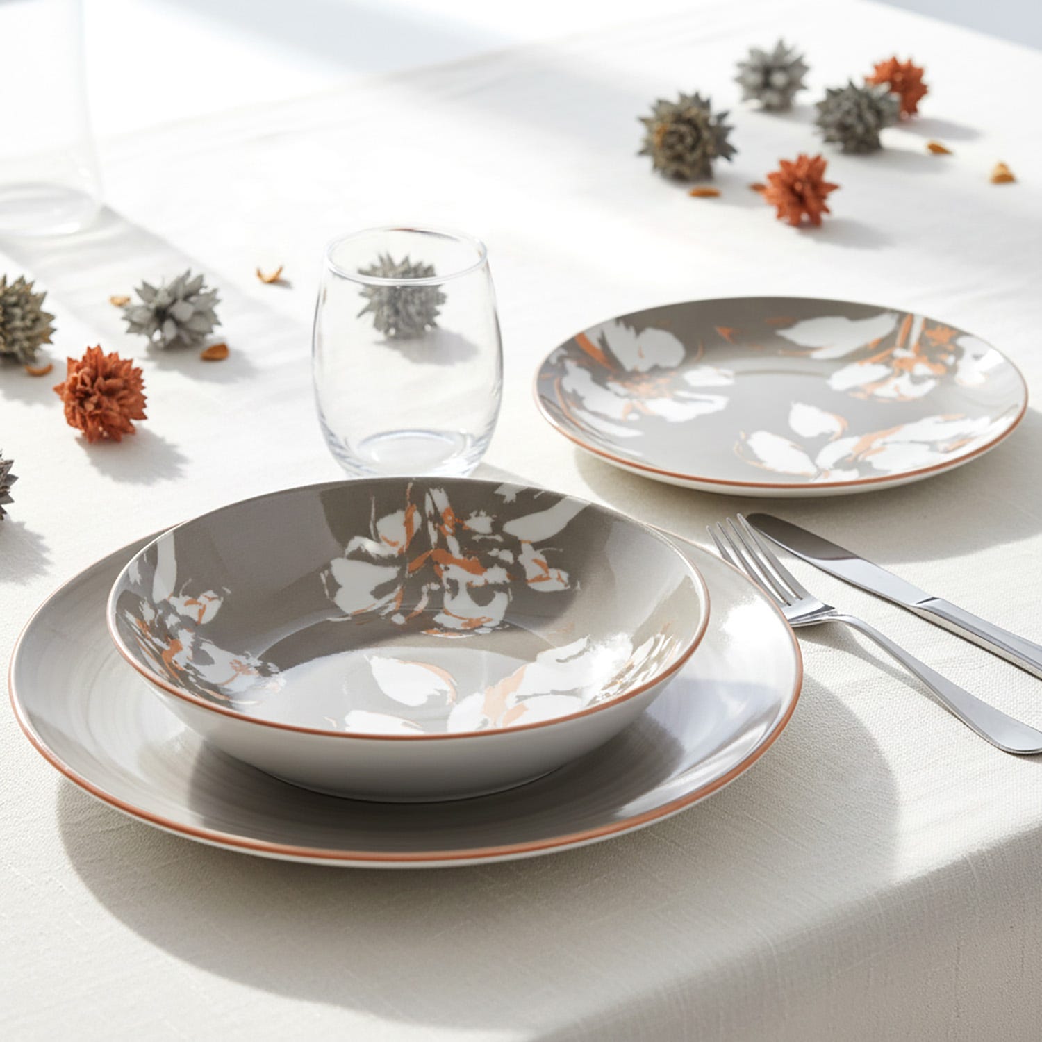 Servizio 18 piatti porcellana grigio fiori Antea