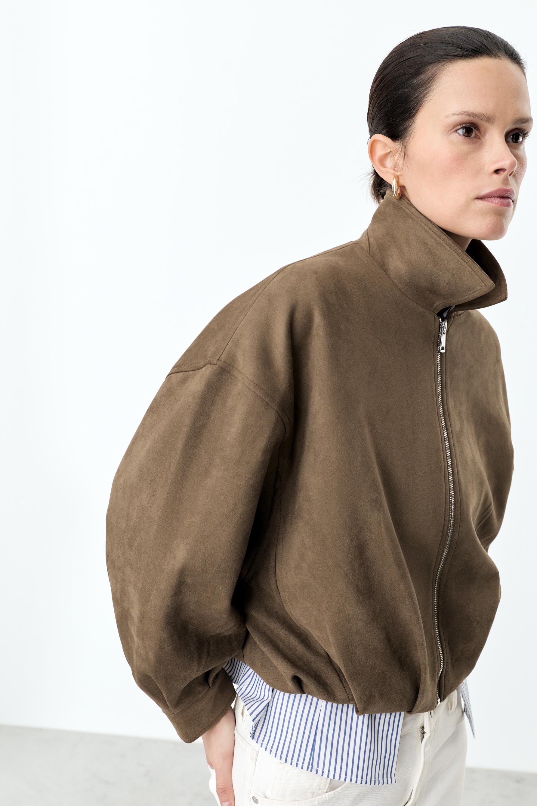 Bomber abullonada antelina