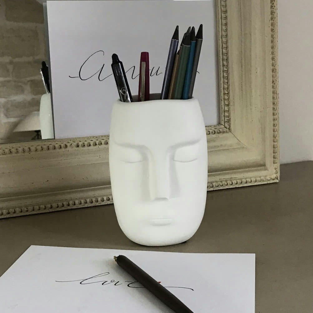 - Pot à stylos visage en résine blanche