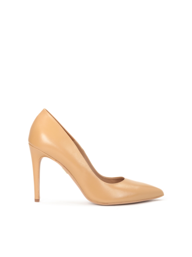 Ladies’ light brown pumps