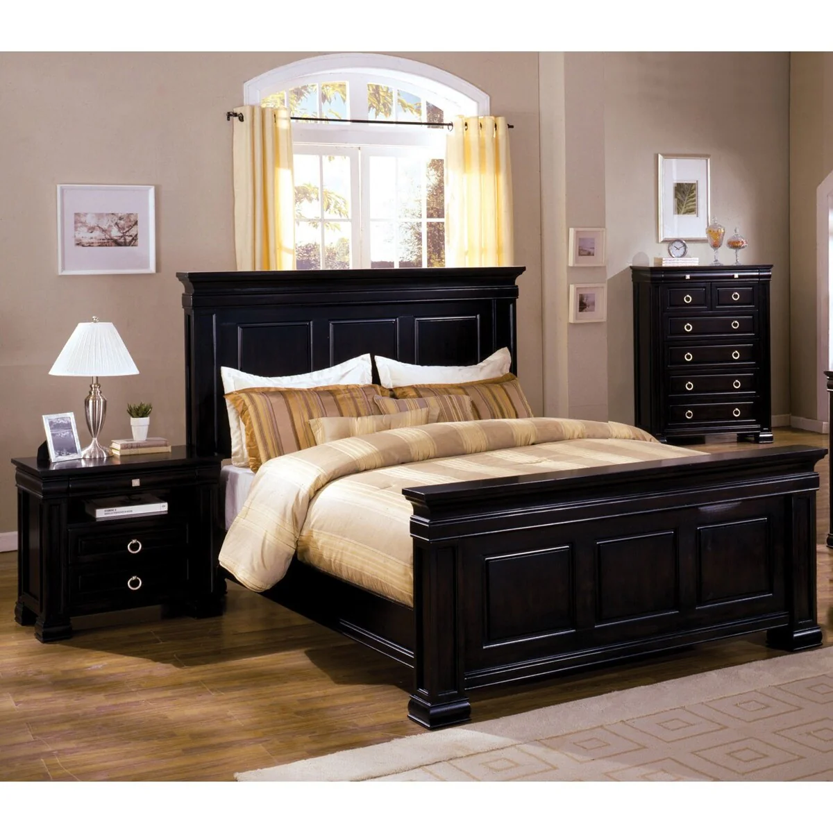 Furniture of America Hiaz Traditional Black 2-piece Bedroom Set