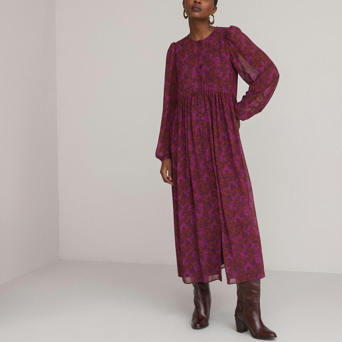 Robe longue, encolure ronde, manches longues