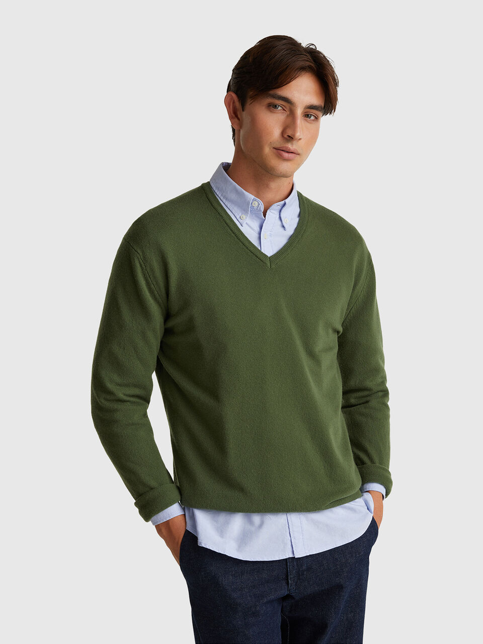 Olive green V-neck sweater in pure Merino wool