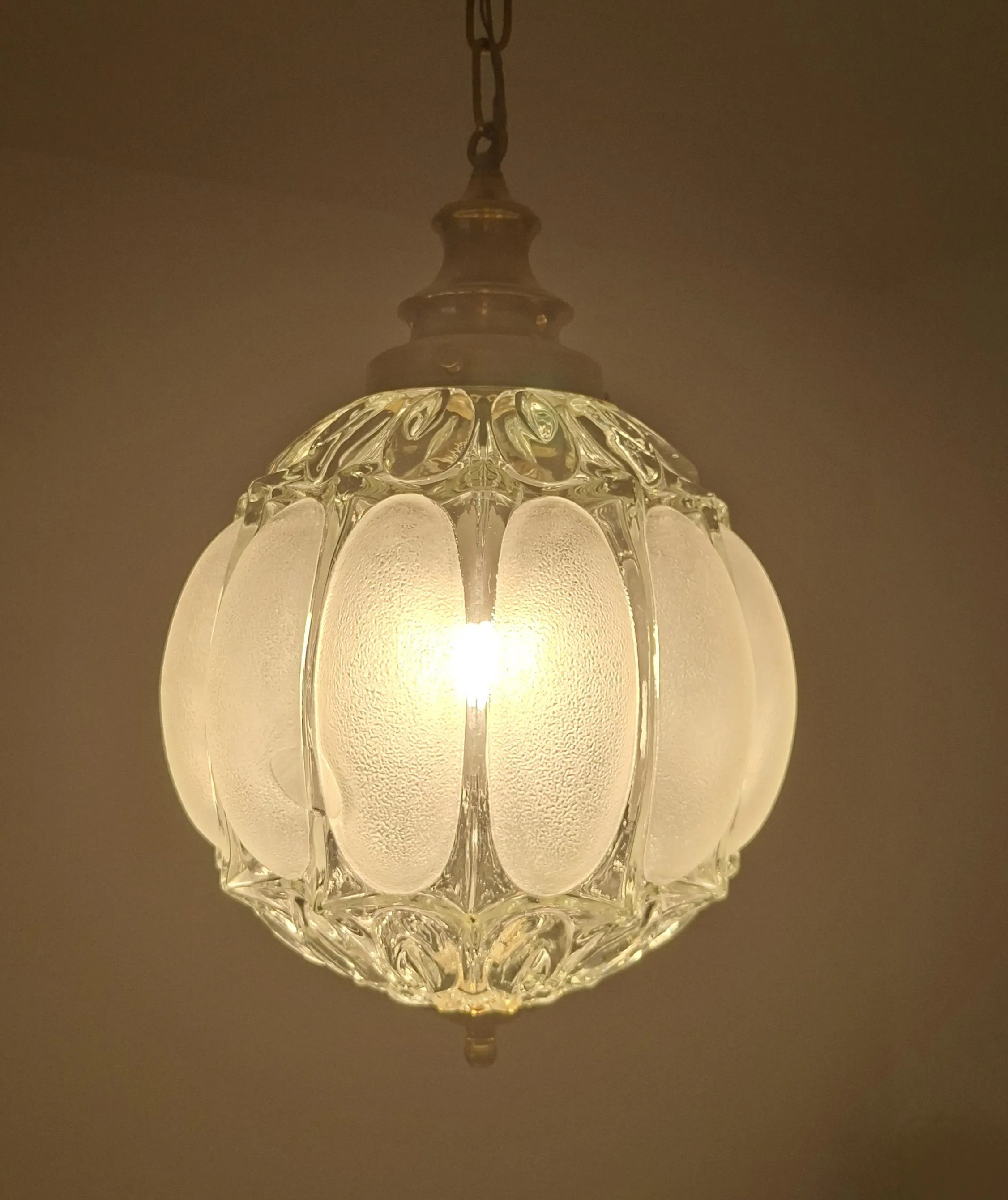 Vintage pendant lamp in hand-crafted Murano glass and brass, 1970s
