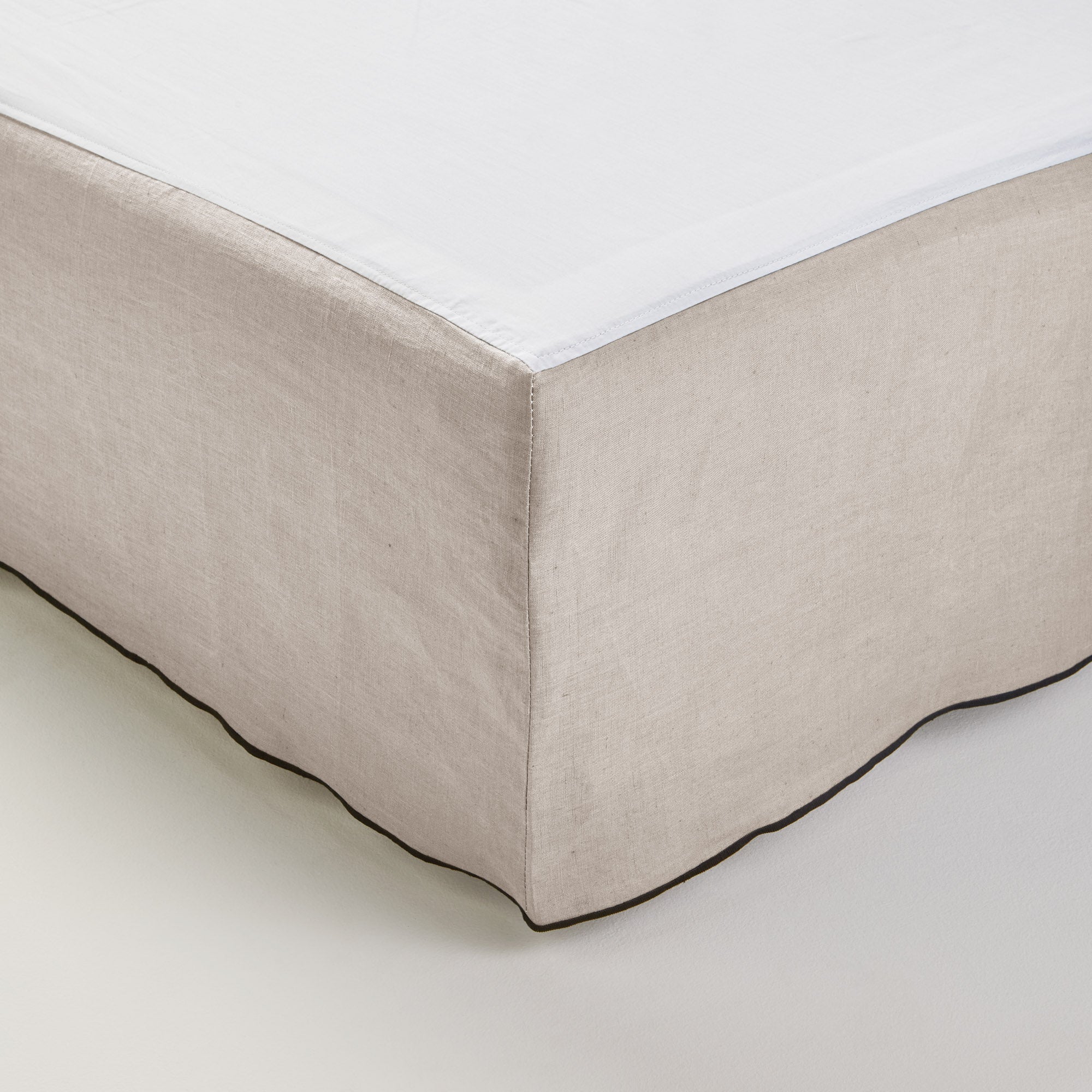 Madura Hoes voor boxspring Carlina snaar en zwarte hommel 160x200 cm