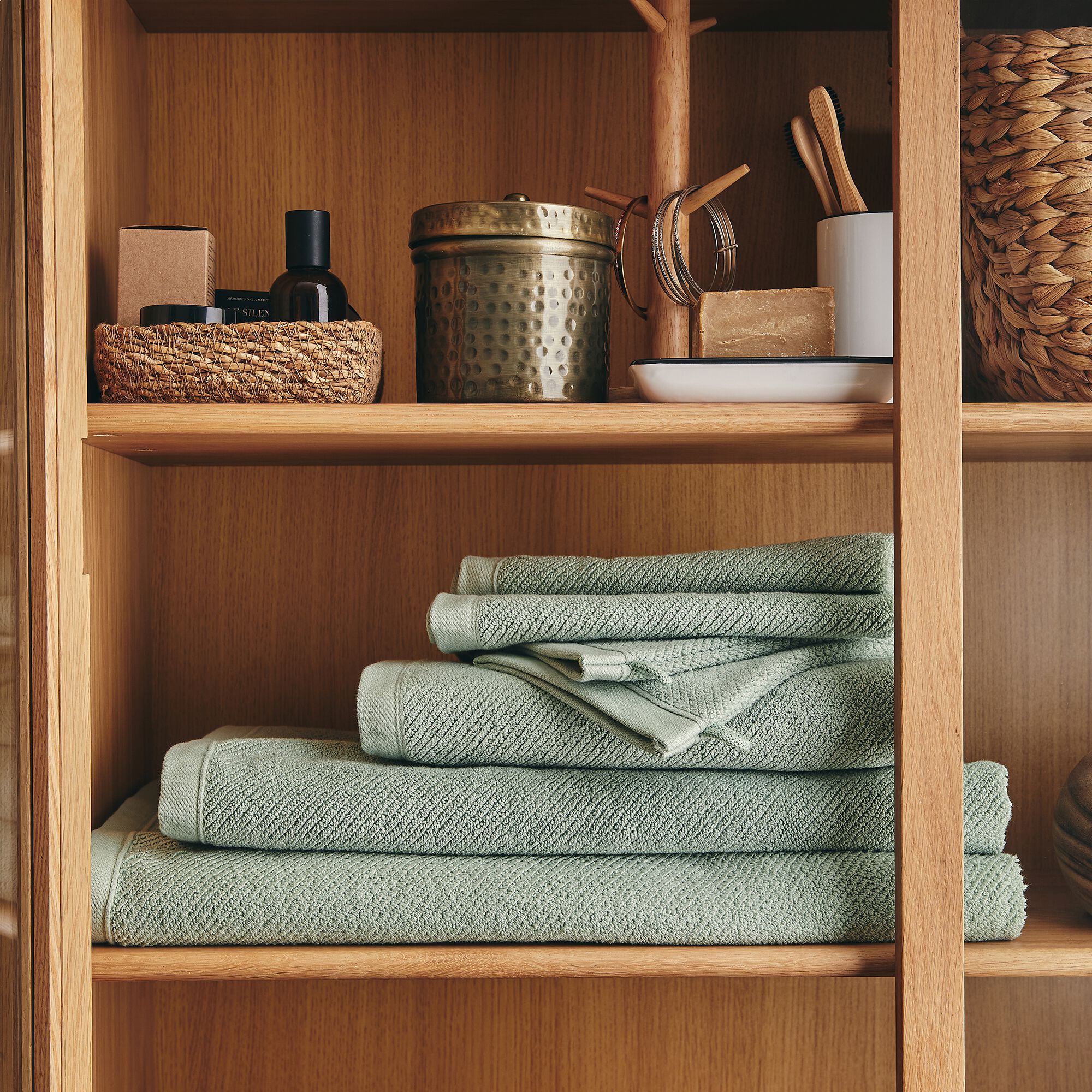 COLINE - Lot de 2 serviettes invités en bouclettes de coton bio 30x50cm - vert olivier