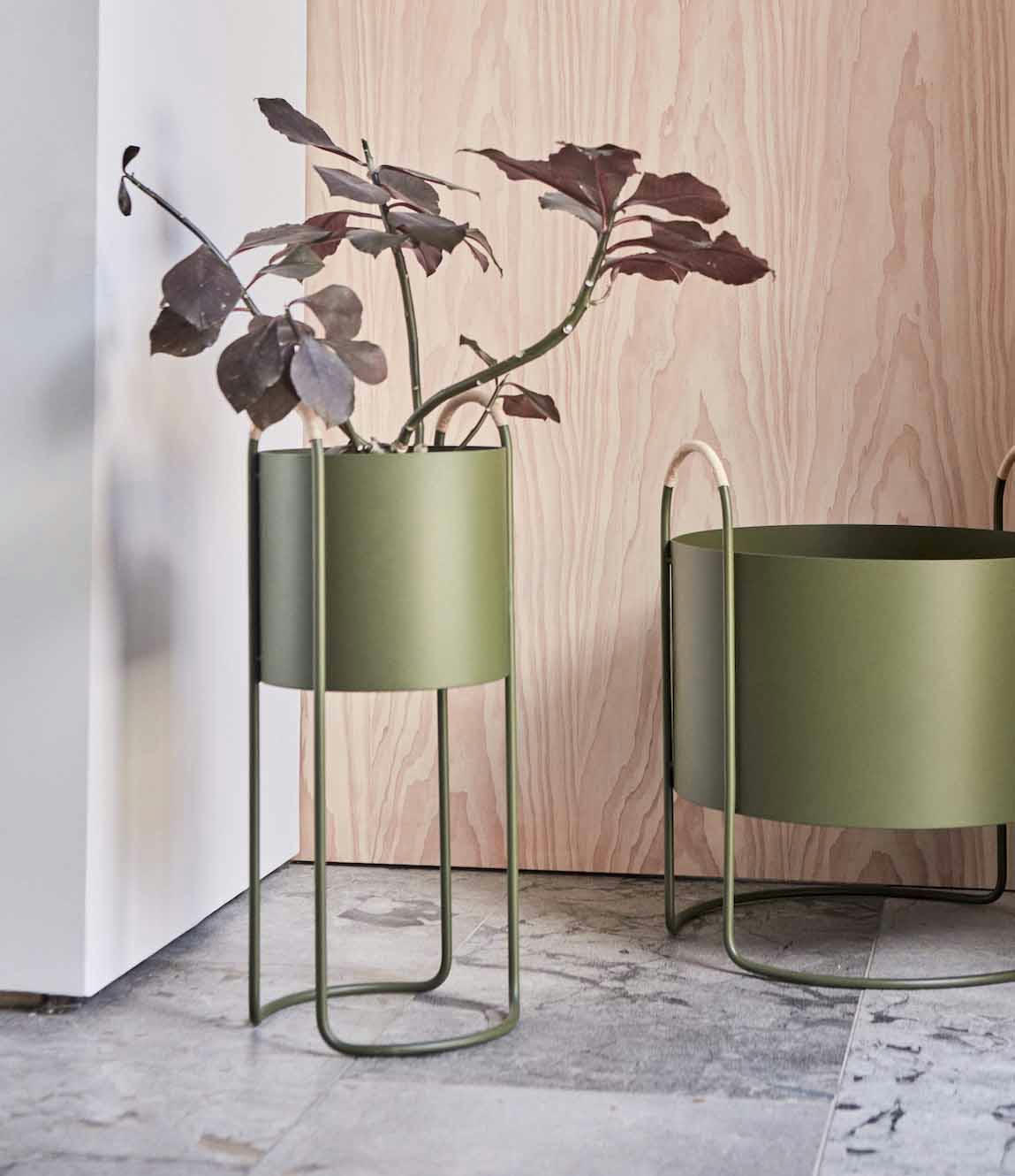 MAKI - Porte pot de fleur noir en métal H55x24x22cm