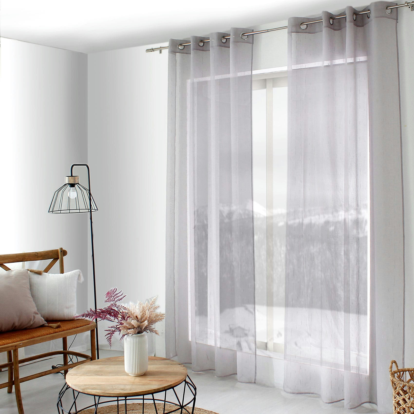 - Voilage aux fils tissés argentés