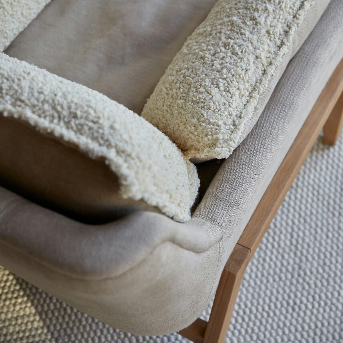 WOODNEST - Fauteuil en chêne massif et tissu Linen