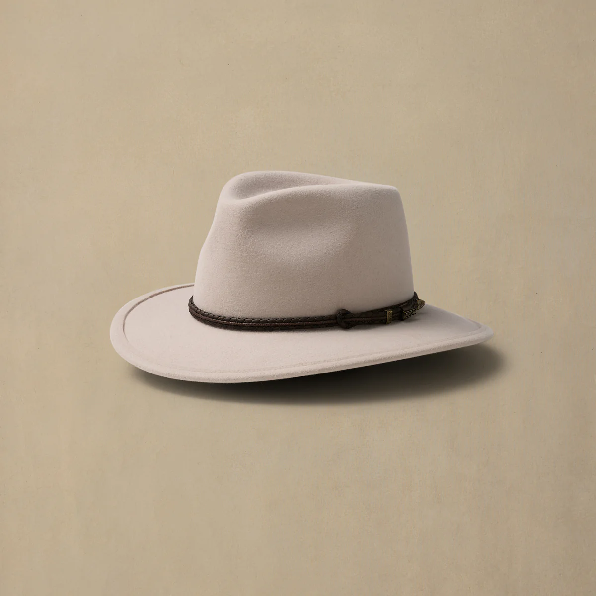 Traveller Light Sand