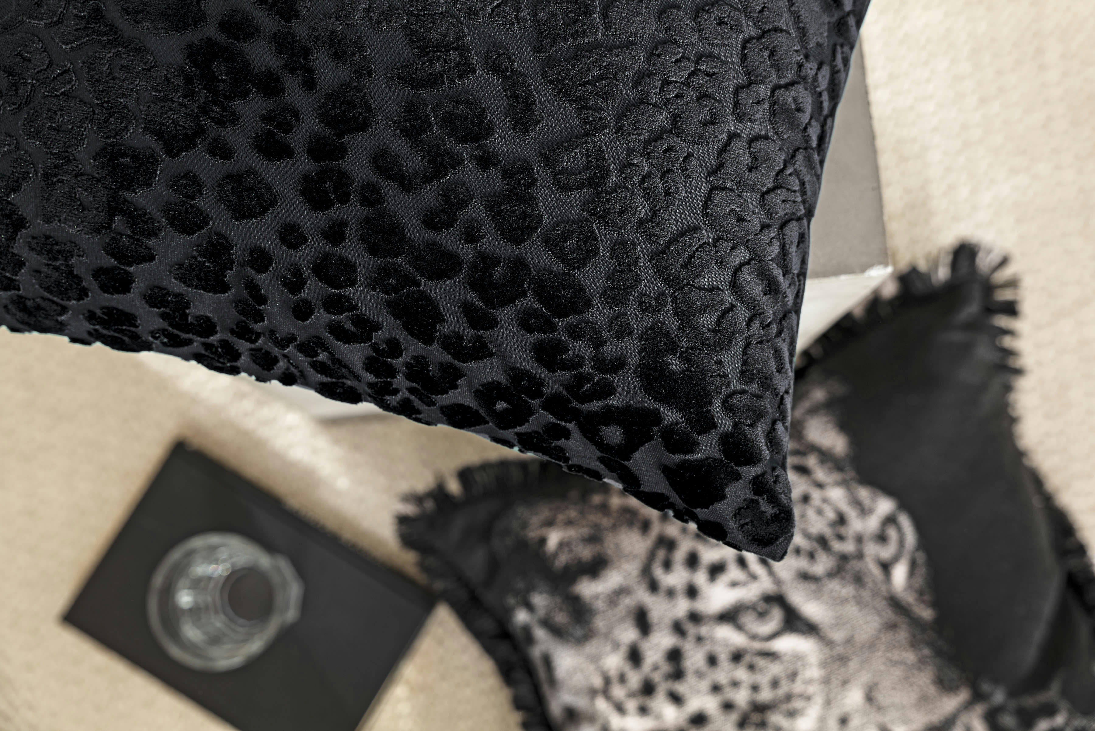 AFRICANO - Housse de coussin jacquard à franges motif zèbre noir - 45x45