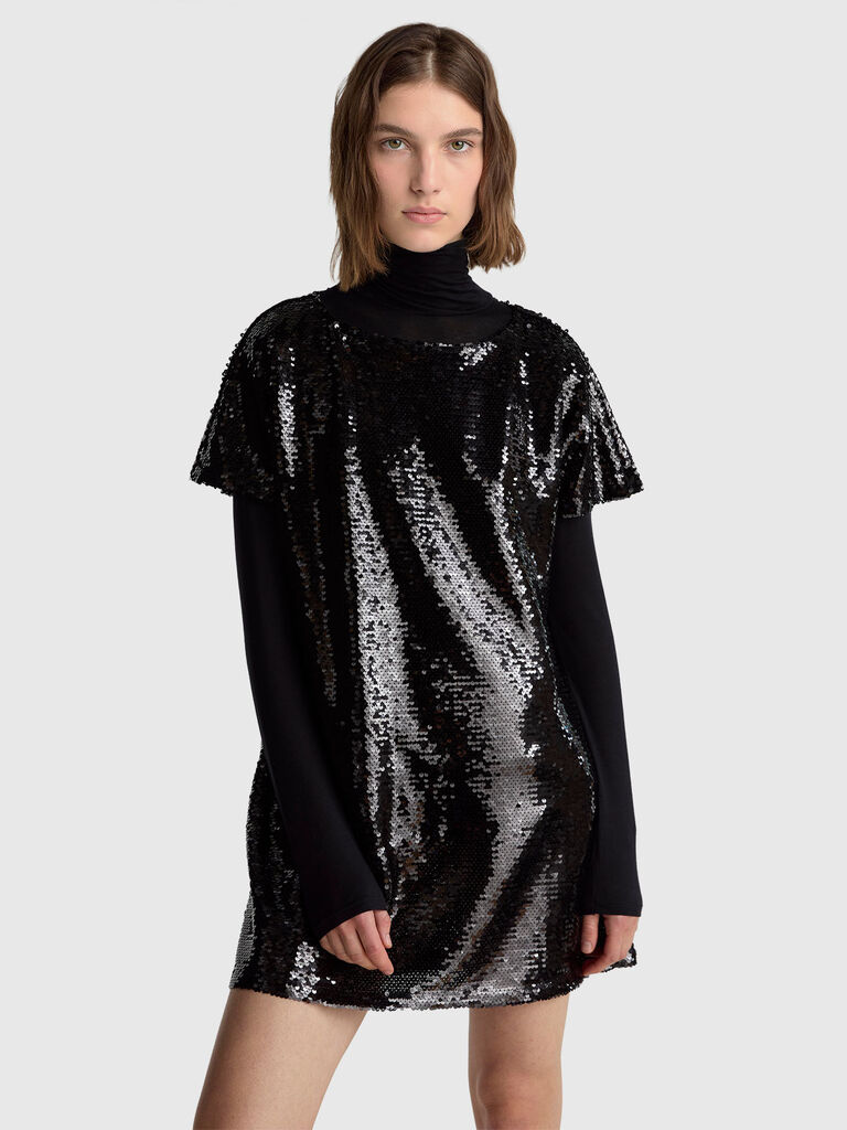 Short dress with sequins